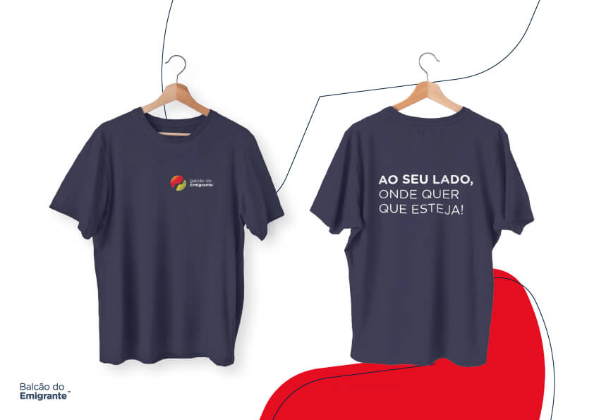 T-shirt azul - Balcão do Emigrante